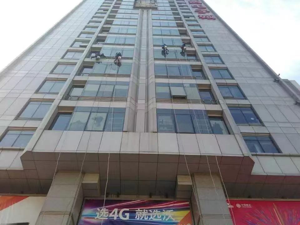 玻（bō）璃幕外牆清洗